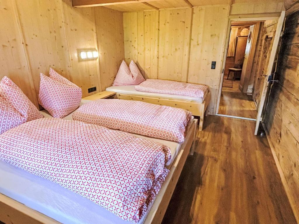 Posteľ alebo postele v izbe v ubytovaní Holiday Home Hochzillertalblick by Interhome