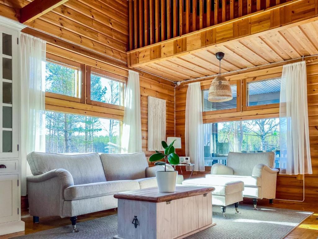 Posezení v ubytování Holiday Home Niittyranta by Interhome