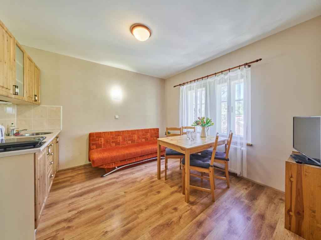 Kuchyň nebo kuchyňský kout v ubytování Apartment Koreff-4 by Interhome