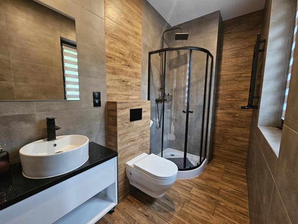 Klimat Sadu Noclegi - Quadruple Room With Balcony