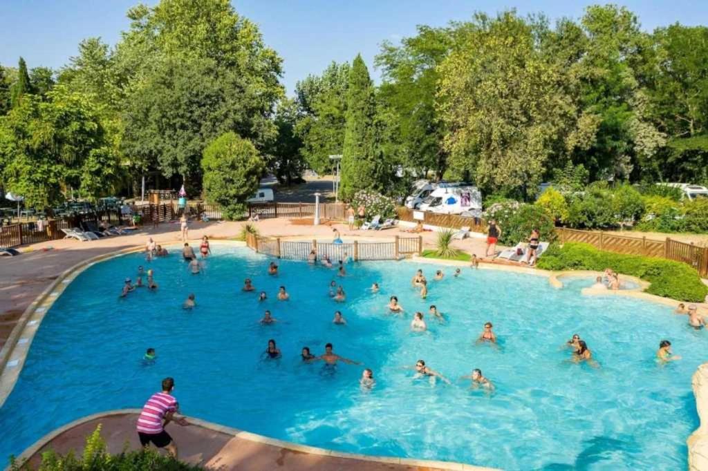 Bazén v ubytování Camping 4 étoiles - Piscine - ef00ai nebo v jeho okolí