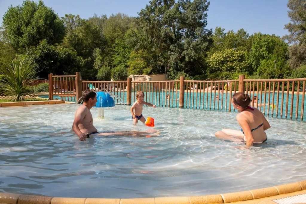 Hosté ubytování Camping 4 étoiles - Piscine - ef00ai