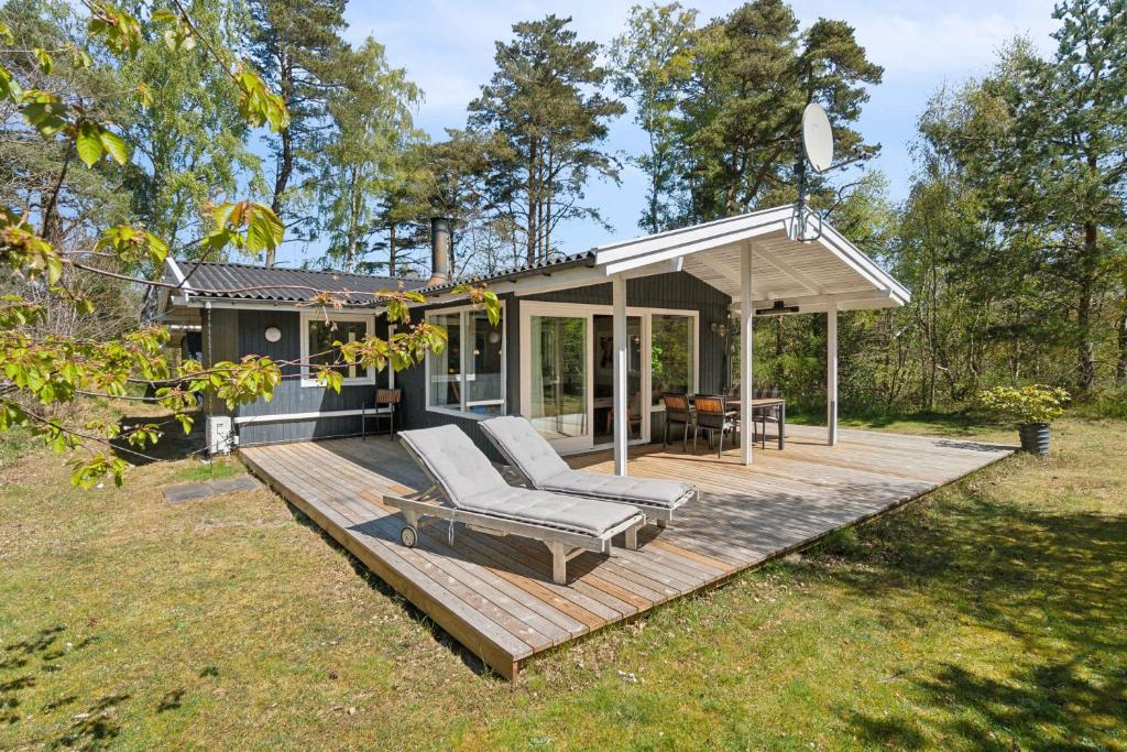 Κήπος έξω από το Lovely Family Cottage Near Child-Friendly Beach