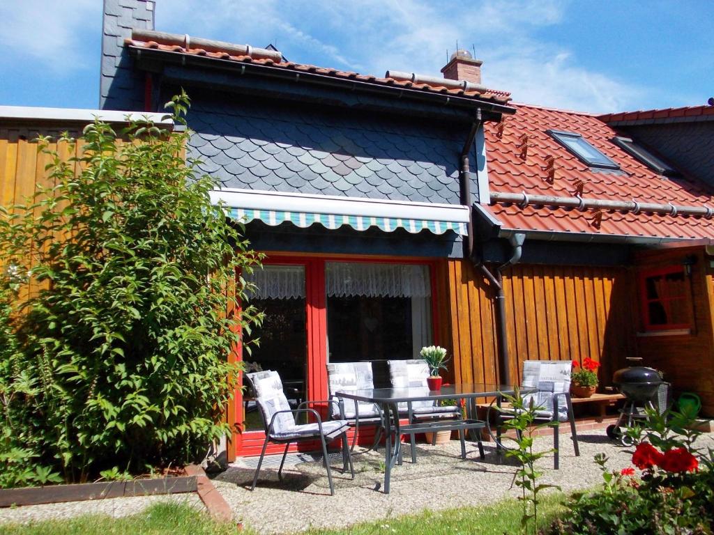 a patio with chairs and a table in front of a house at Sequoia in Goslar