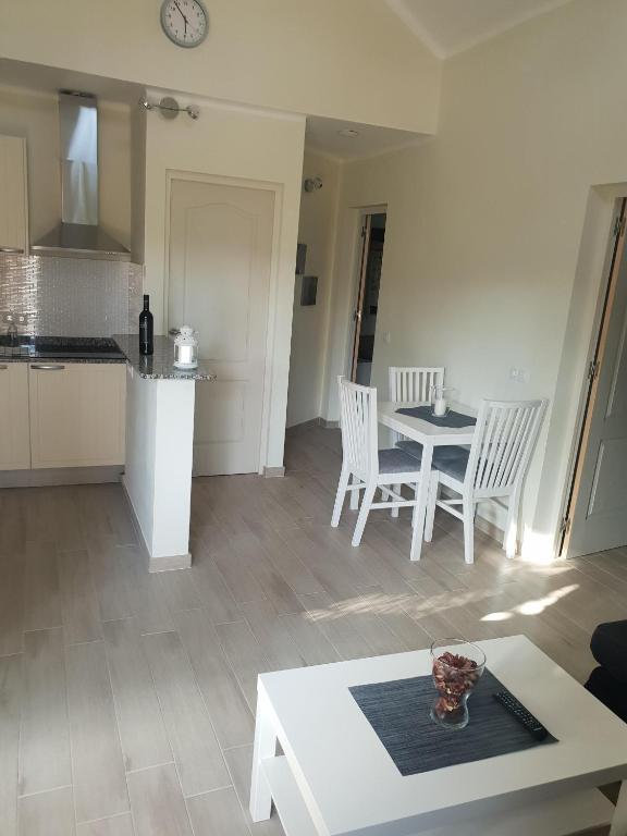 Kuchnia lub aneks kuchenny w obiekcie Ruhige Ferienwohnung Für 4 Personen