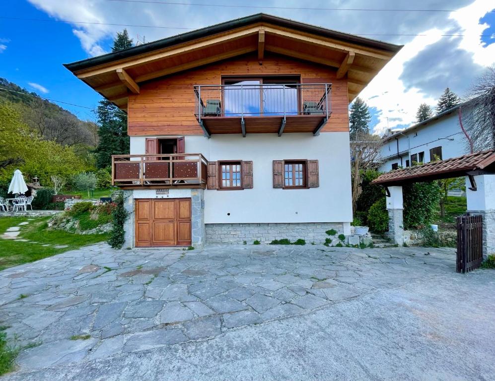 Το κτήριο όπου στεγάζεται  η παραθεριστική κατοικία