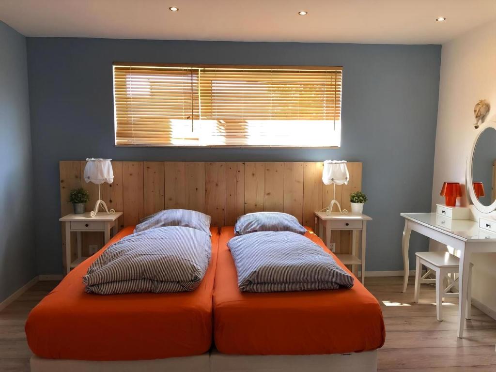 Fotografie z fotogalerie ubytování Schönes Ferienhaus Strandopgang In Julianadorp v destinaci De Zandloper