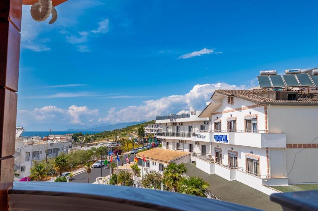 La Luna Resort