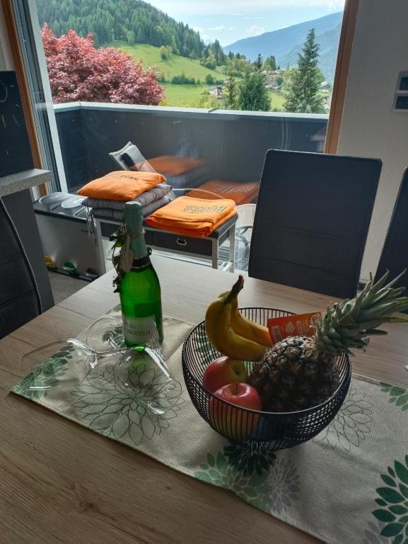 Nespecifikovaný výhled na hory nebo výhled na hory při pohledu z prázdninového domu