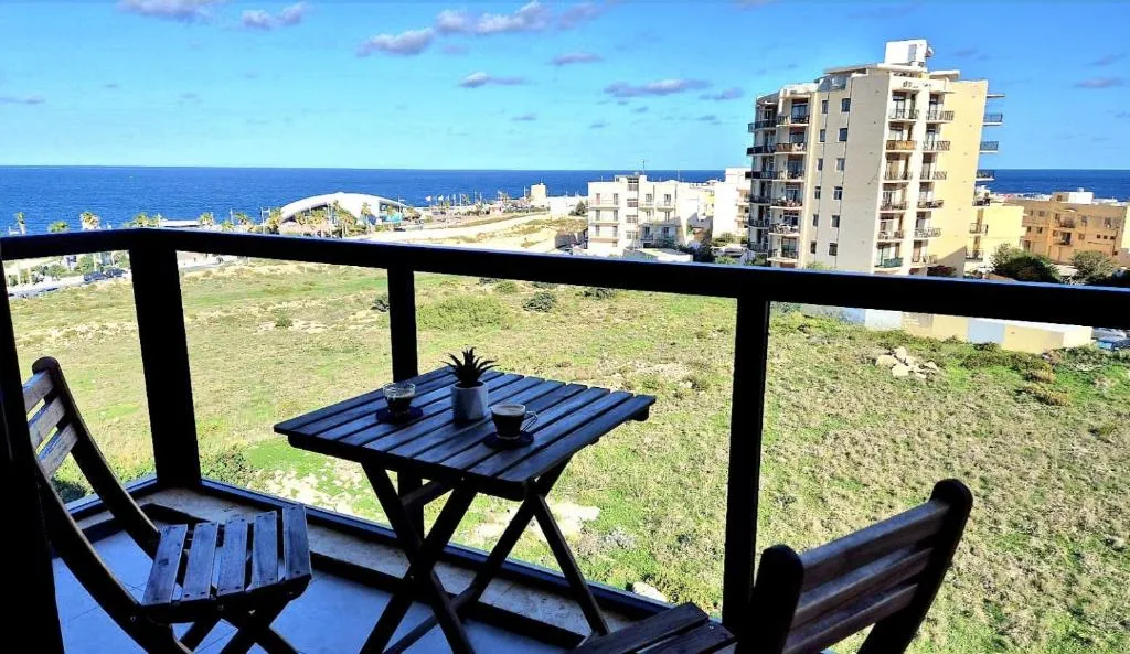 Seascape apartment in Qawra by Homely