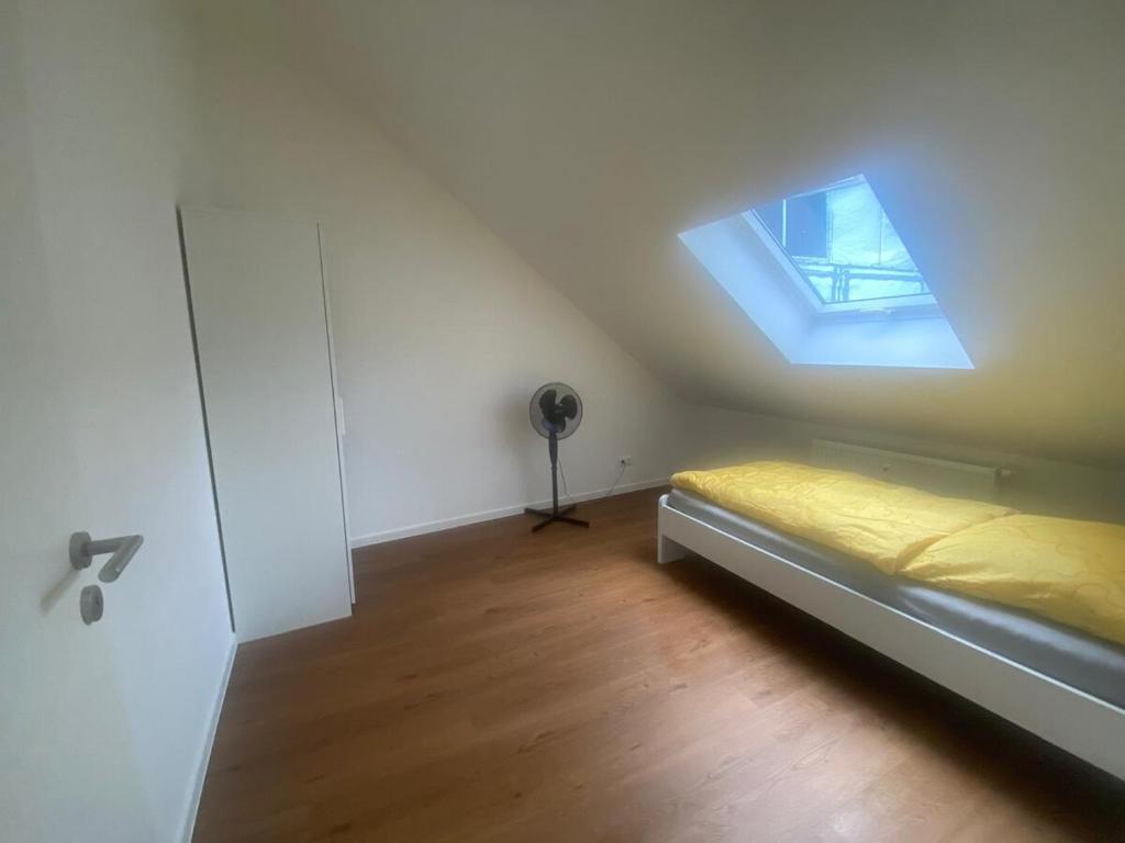 Postel nebo postele na pokoji v ubytování Frankfurt Eschborn New Apartment for 5 Person