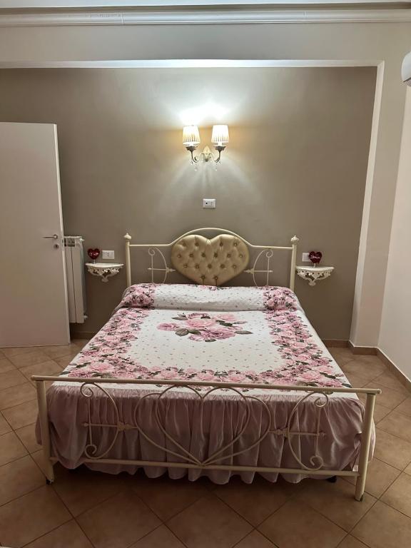 Łóżko lub łóżka w pokoju w obiekcie B&B la reggia