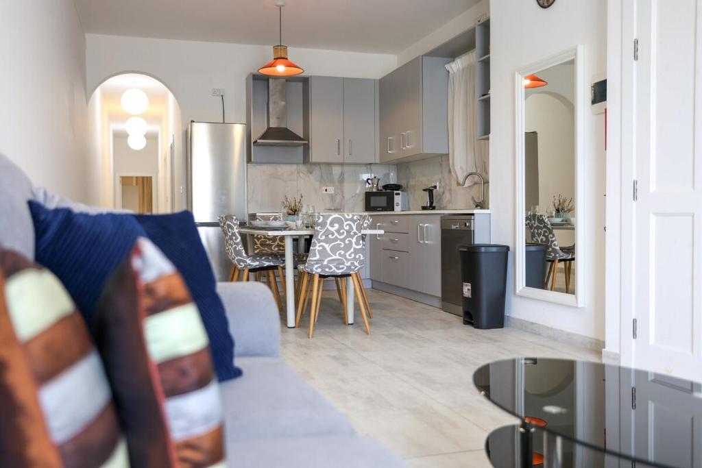 Nhà bếp/bếp nhỏ tại Cosy 3BR Apt with private Terrace & Wifi in Gozo by 360 Estates