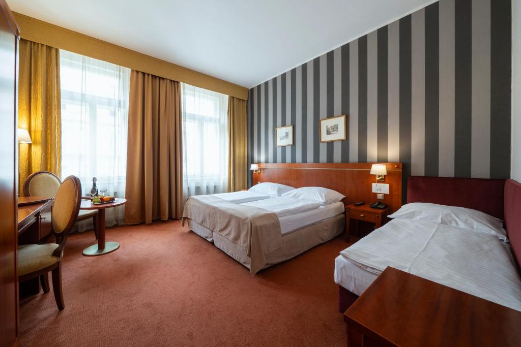 Hotel Raffaello Prague - Resim 12
