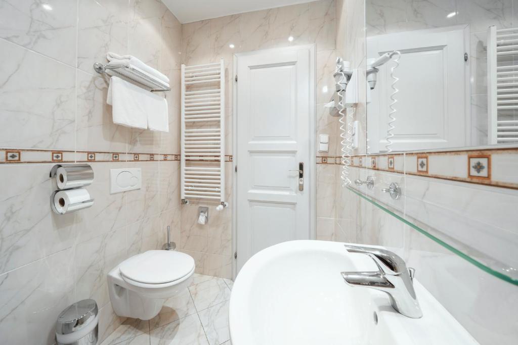 Hotel Raffaello Prague - Resim 35