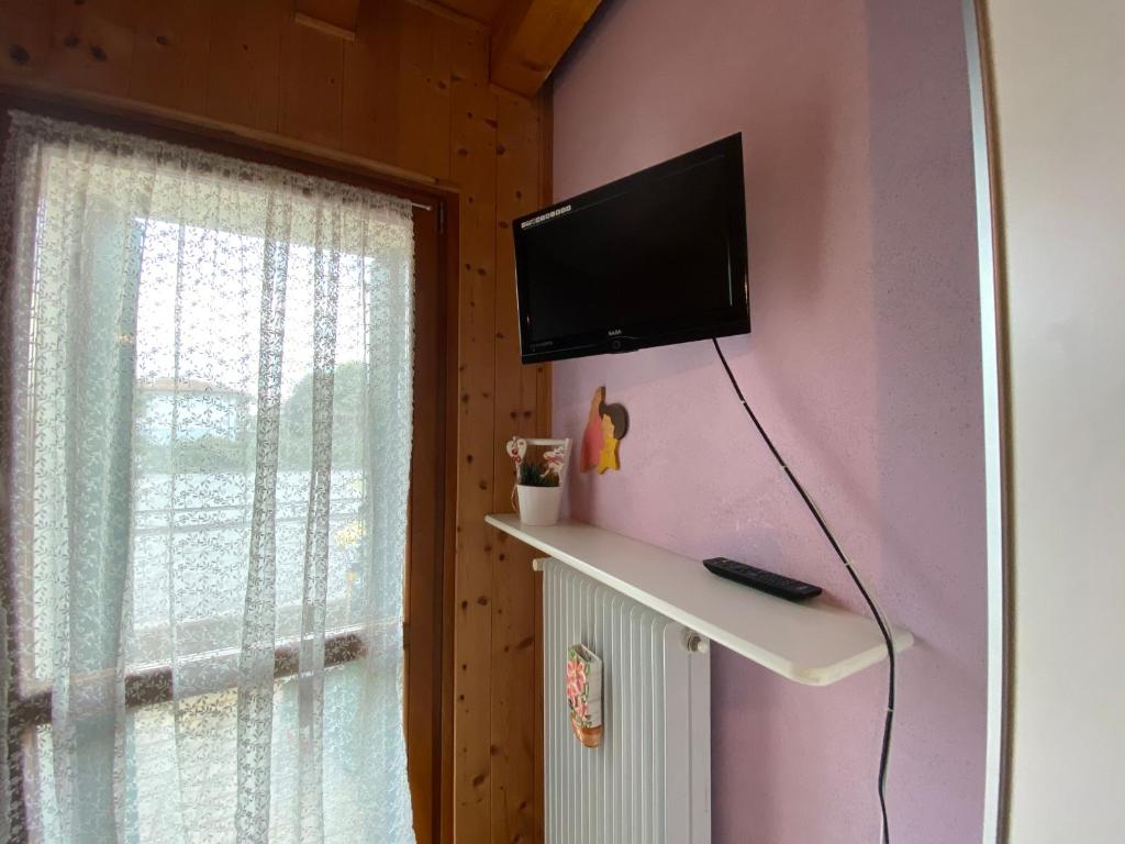 Televízia a/alebo spoločenská miestnosť v ubytovaní Casa di Sabry