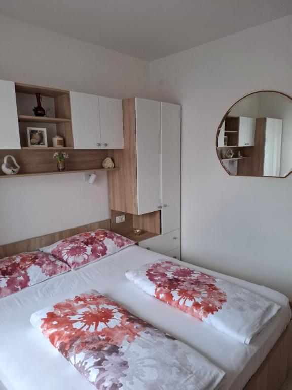 Posteľ alebo postele v izbe v ubytovaní Guest house Lavanda 2