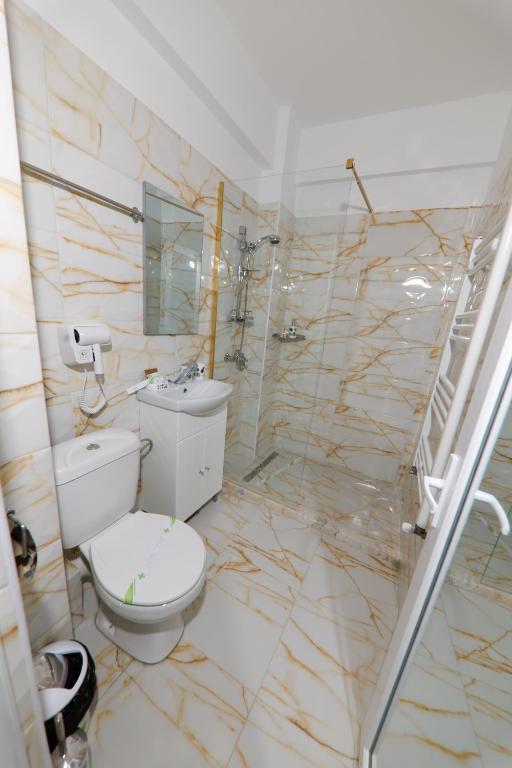 Koupelna v ubytování RUXO Hotel