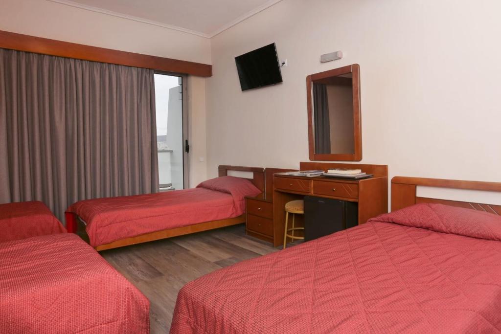 Posteľ alebo postele v izbe v ubytovaní Xenophon Hotel