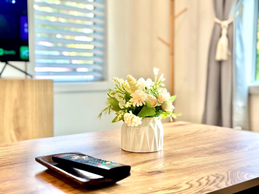 Newly Built 3 BDMs Besides Chartwell Shopping Mall - Resim 5