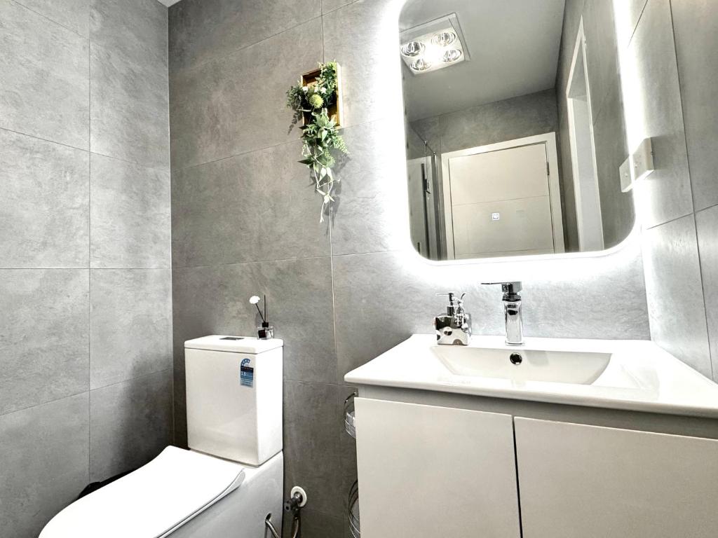 Newly Built 3 BDMs Besides Chartwell Shopping Mall - Resim 24