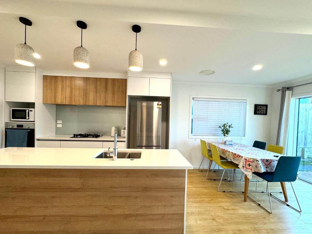 Newly Built 3 BDMs Besides Chartwell Shopping Mall - Resim 19