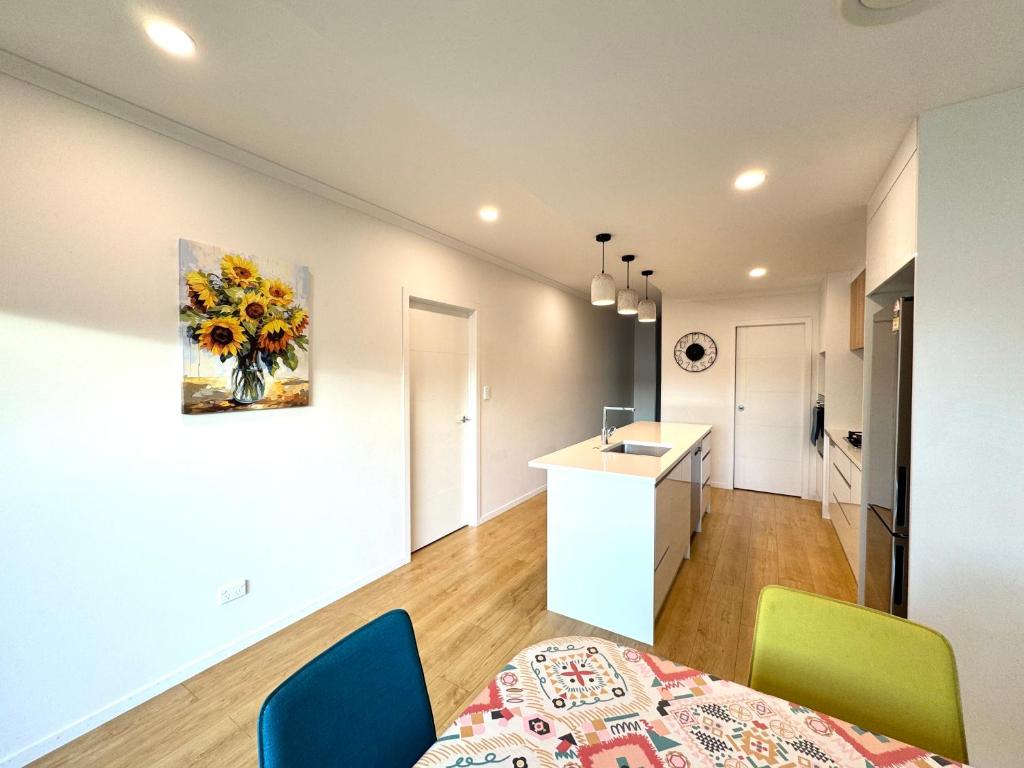 Newly Built 3 BDMs Besides Chartwell Shopping Mall - Resim 9