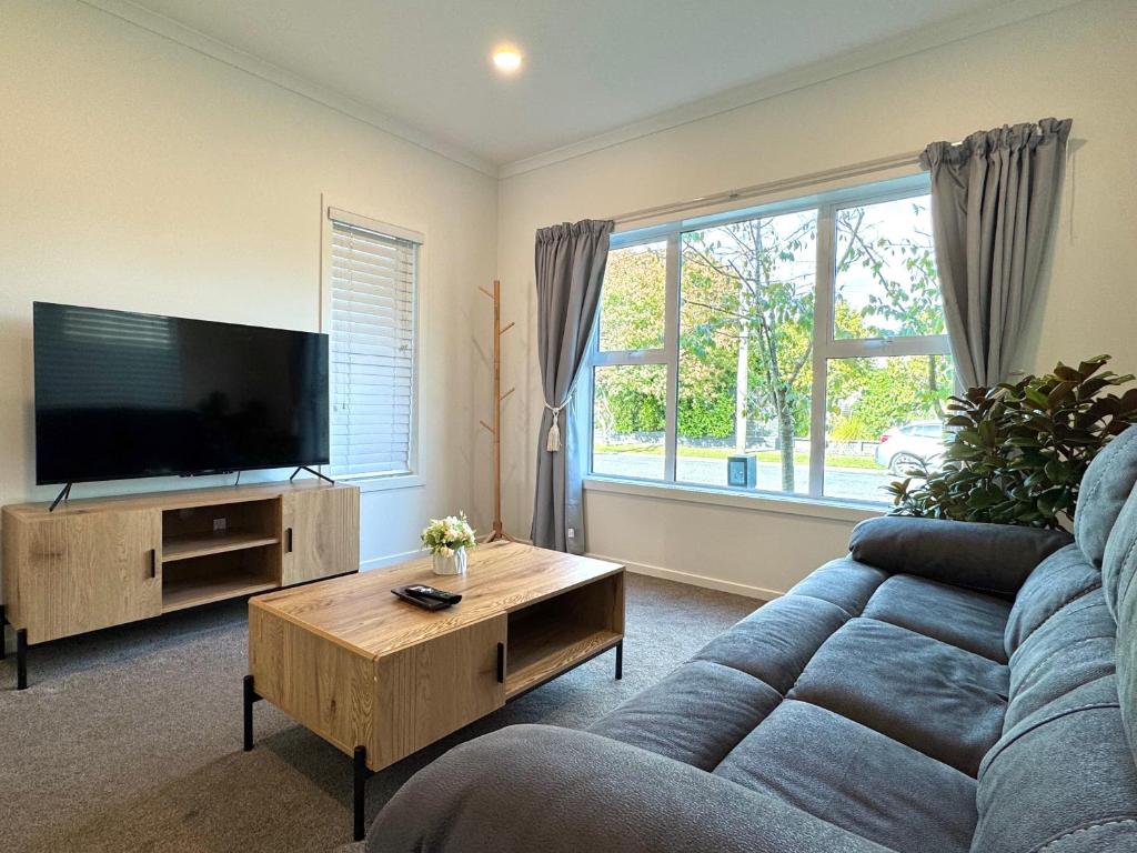 Newly Built 3 BDMs Besides Chartwell Shopping Mall - Resim 13