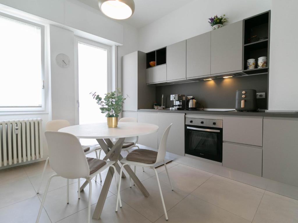 Η κουζίνα ή μικρή κουζίνα στο Mountain View Apartment Lecco Centro