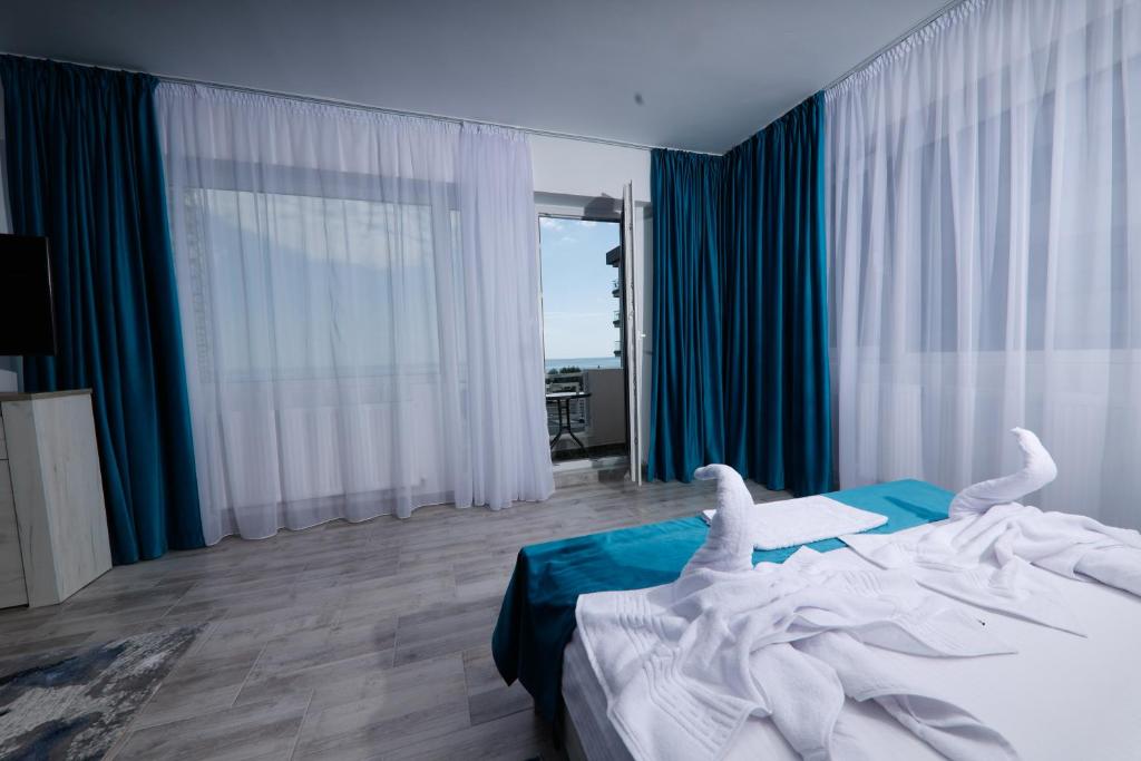 Postel nebo postele na pokoji v ubytování RUXO Hotel