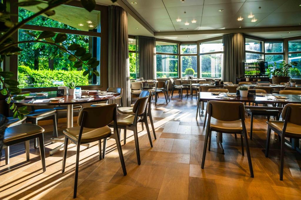 Restoran või mõni muu söögikoht majutusasutuses Hotel Seepark Thun