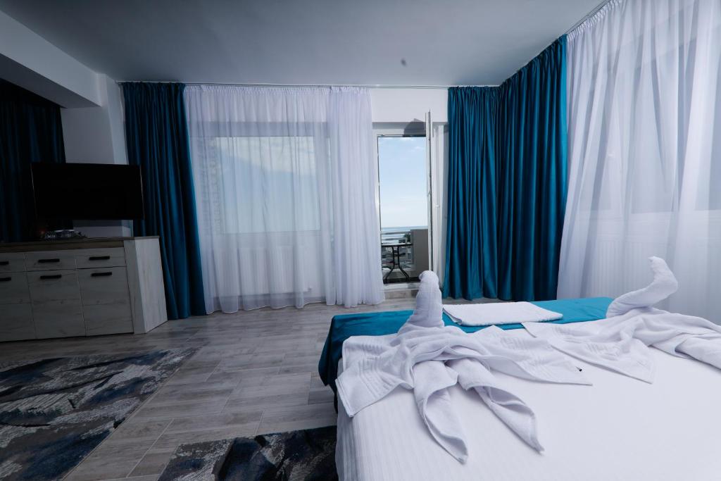 Postel nebo postele na pokoji v ubytování RUXO Hotel