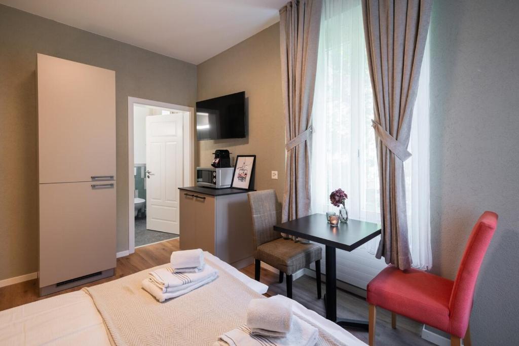 BetweenLakes Studio grd floor east - Resim 4