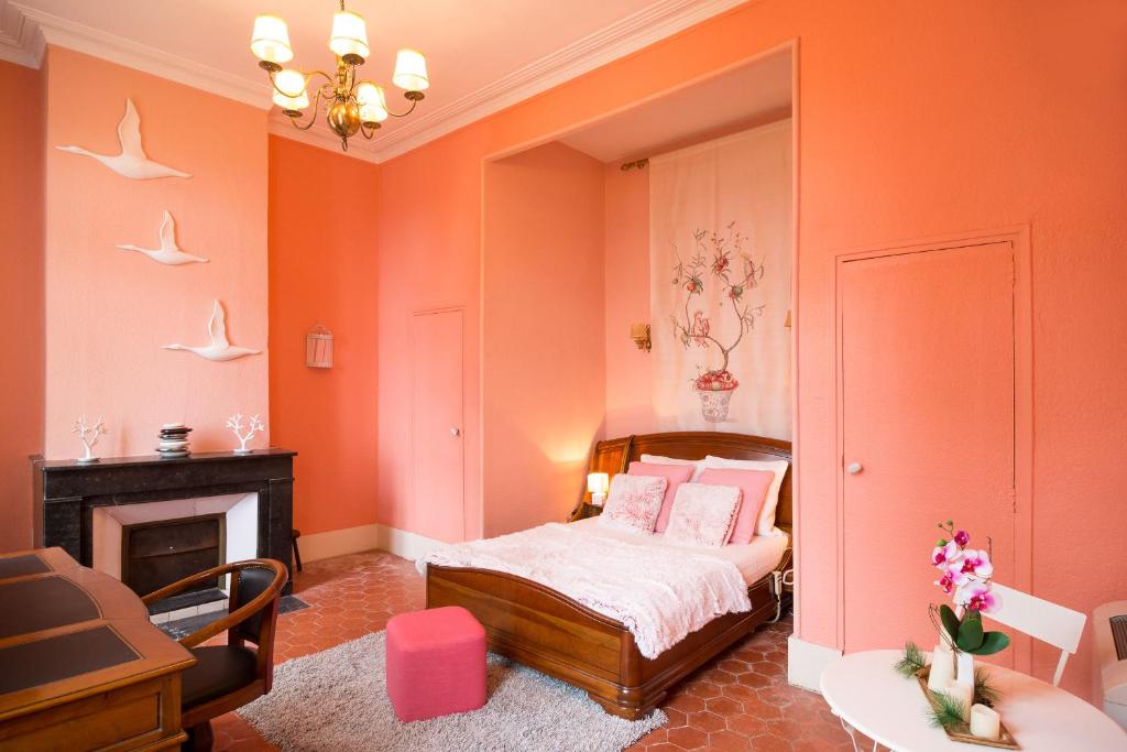 Postel nebo postele na pokoji v ubytování B&B Le Logis Du Mas
