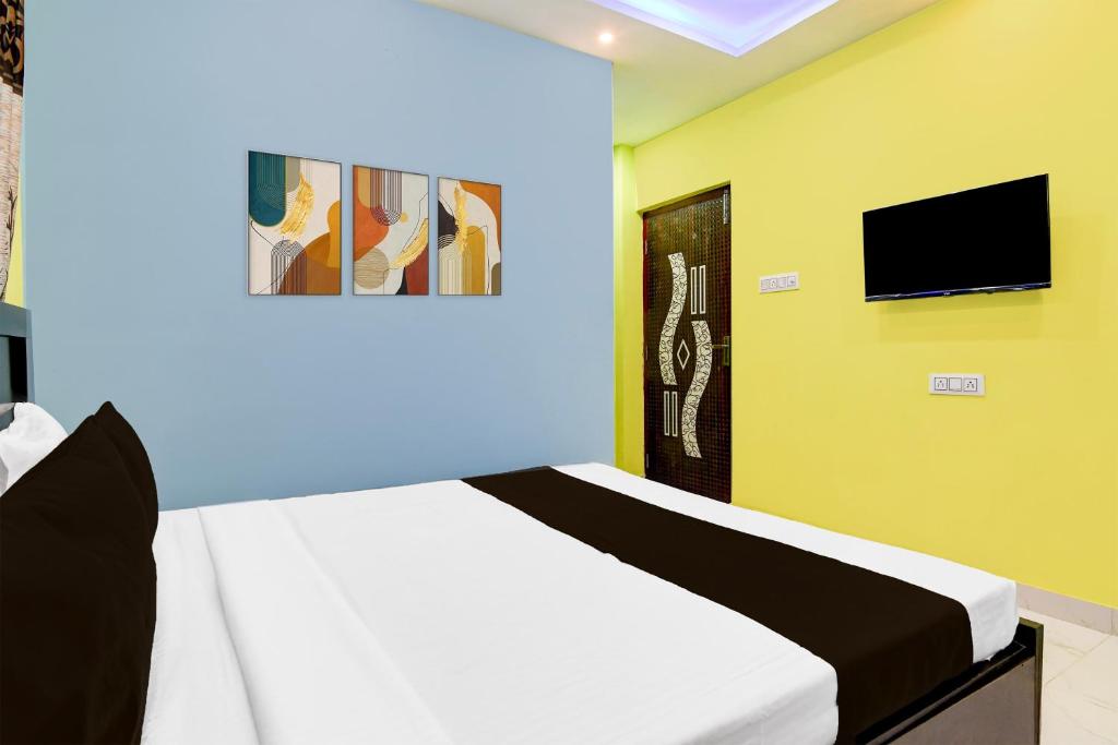TV a/nebo společenská místnost v ubytování Hotel O The Orchid Residency