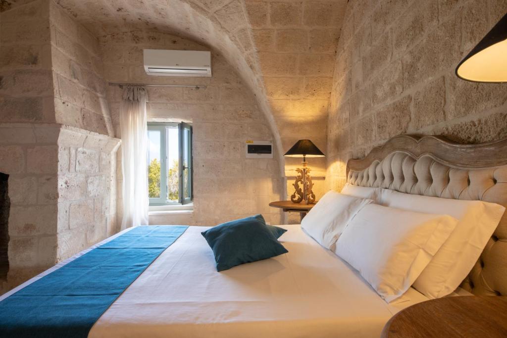 Postel nebo postele na pokoji v ubytování Masseriola Antiche Fogge by Apulia Hospitality