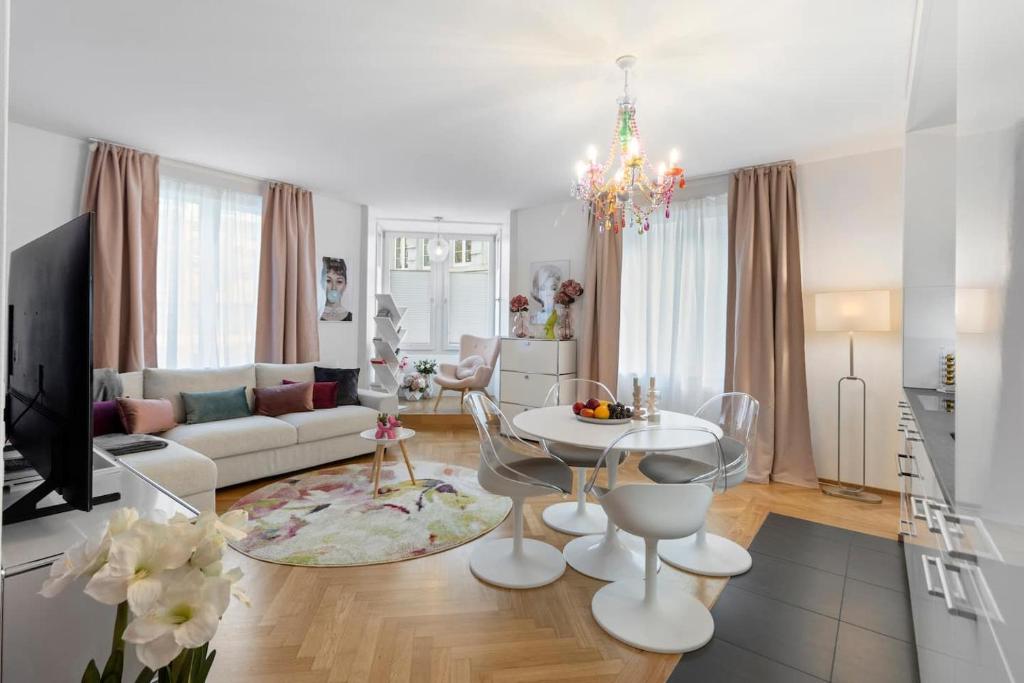 TV a/nebo společenská místnost v ubytování Btqluxtoplocationacfreeparking