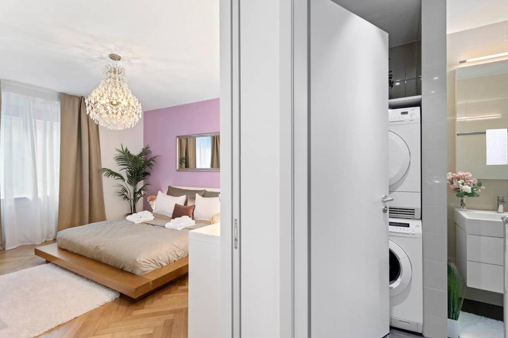 Postel nebo postele na pokoji v ubytování Btqluxtoplocationacfreeparking