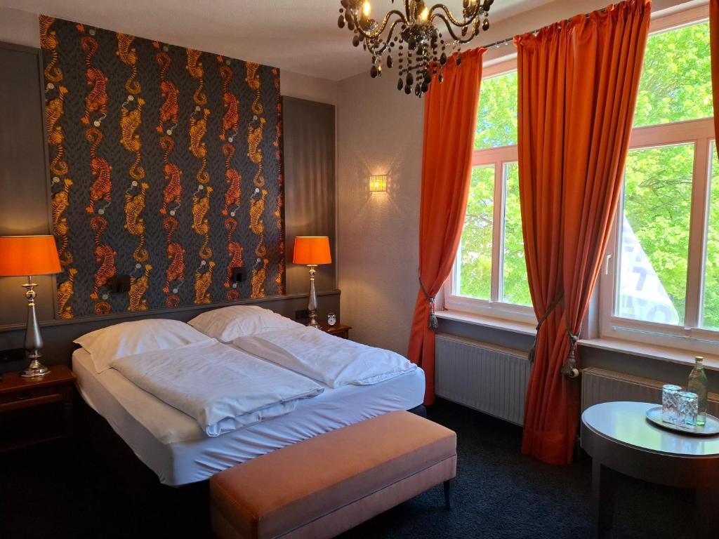 Postel nebo postele na pokoji v ubytování Krögers Hotel