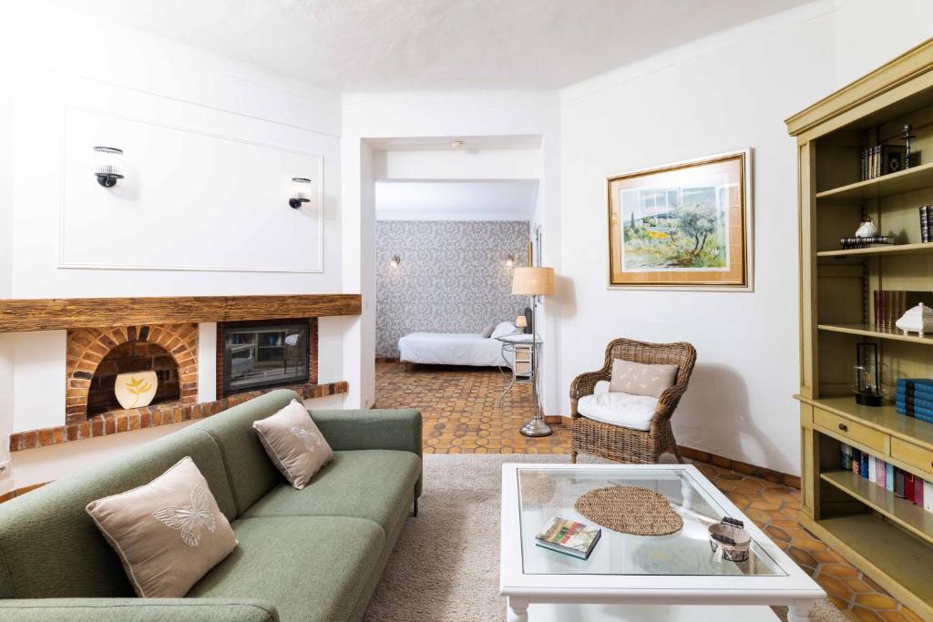 Posezení v ubytování Hotel Mas Djoliba