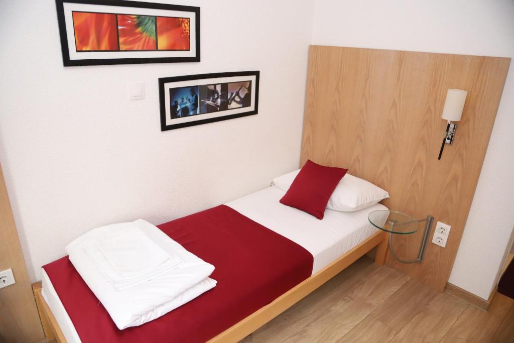 Postel nebo postele na pokoji v ubytování Villa Deny Mostar - with free parking