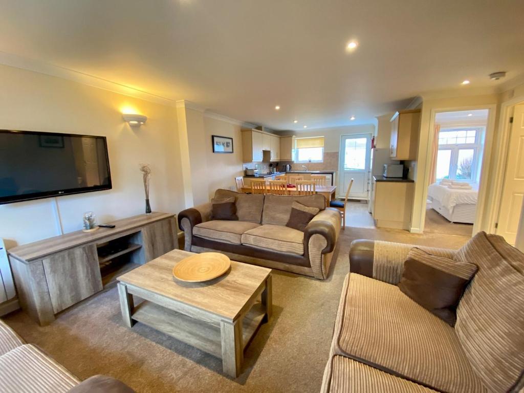 Televiisor ja/või meelelahutuskeskus majutusasutuses 4 Bedroom House at Atlantic Reach-Newquay-Cornwall