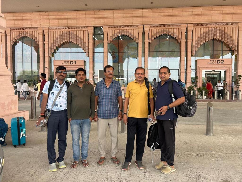 Hosté ubytování Kusum Home stay Near Ram Mandir Gate 200 -300 Meter , Near Hanuman gari Mandir, Jain mandir , railway station Goverment hosiptal , launch , Breakfast available, Free pick up Ayodhya dham railway station , airport pickup ,Ayodhya cant pickup