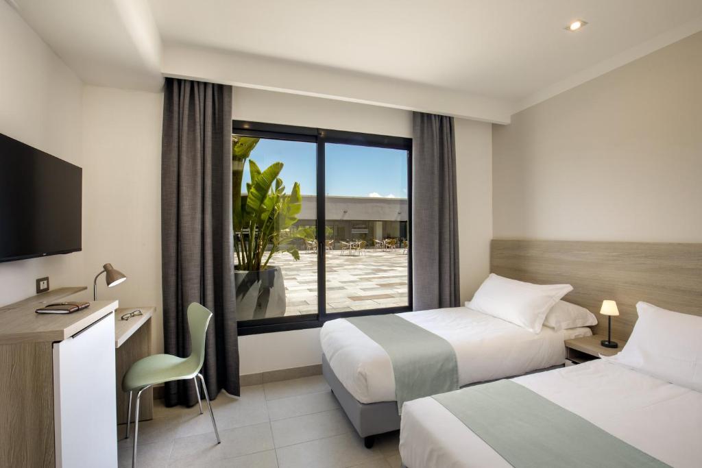 Postel nebo postele na pokoji v ubytování Simon Hotel Aprilia