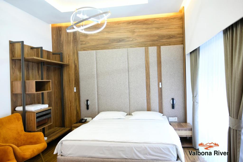 Postel nebo postele na pokoji v ubytování Valbona River Hotel