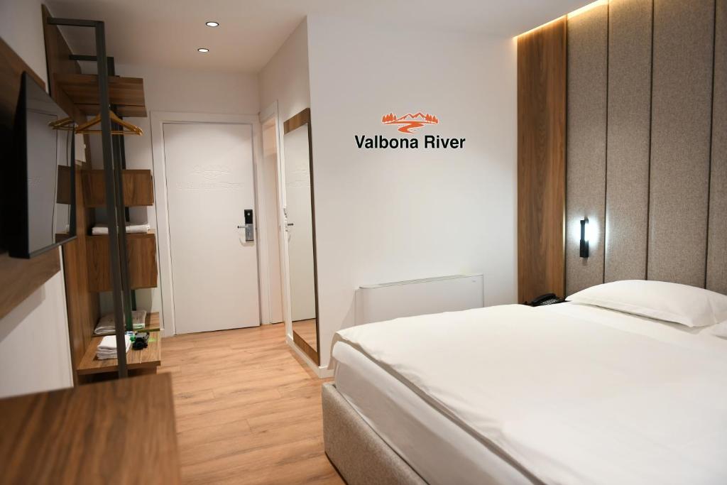 Postel nebo postele na pokoji v ubytování Valbona River Hotel