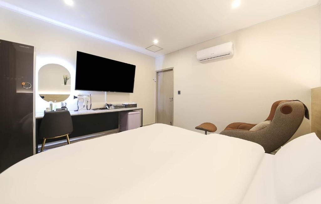 TV a/nebo společenská místnost v ubytování No25 Hotel Mokpo Sangdong