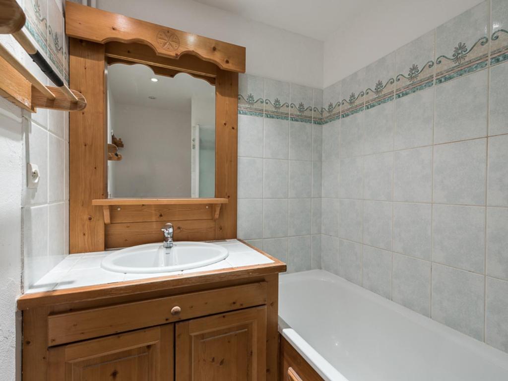 Kúpeľňa v ubytovaní Studio confortable · Proche pistes · Balcon - FR-1-502-427