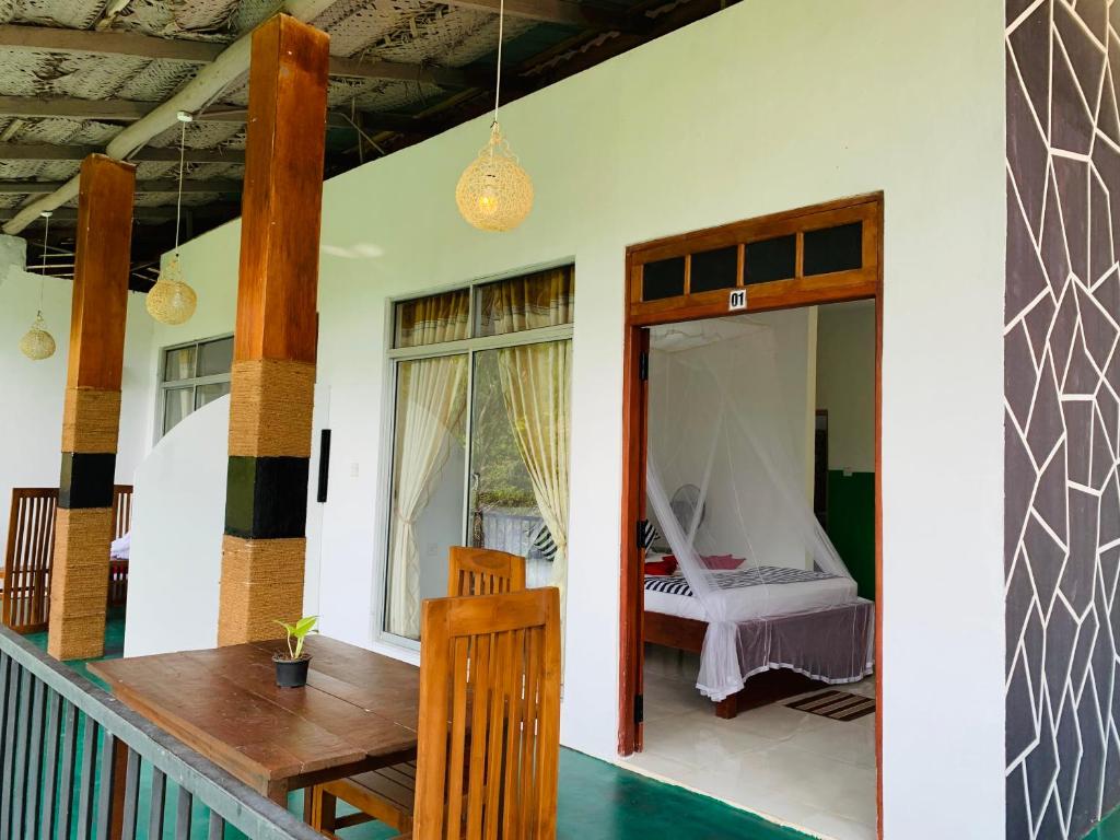 Postel nebo postele na pokoji v ubytování Liana Guest House Ella