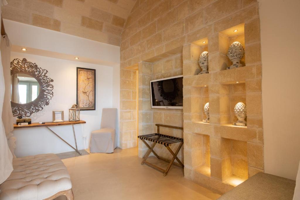TV a/nebo společenská místnost v ubytování Masseriola Antiche Fogge by Apulia Hospitality